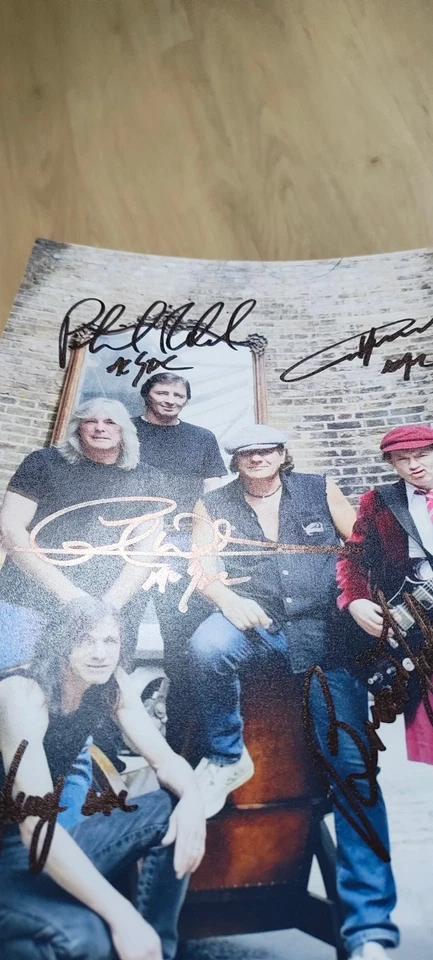 AC/DC Autogramm DIN A4 - mit "Real Authentic"-Zertifikat - Malcolm + Angus Young - Bild 3 von 4