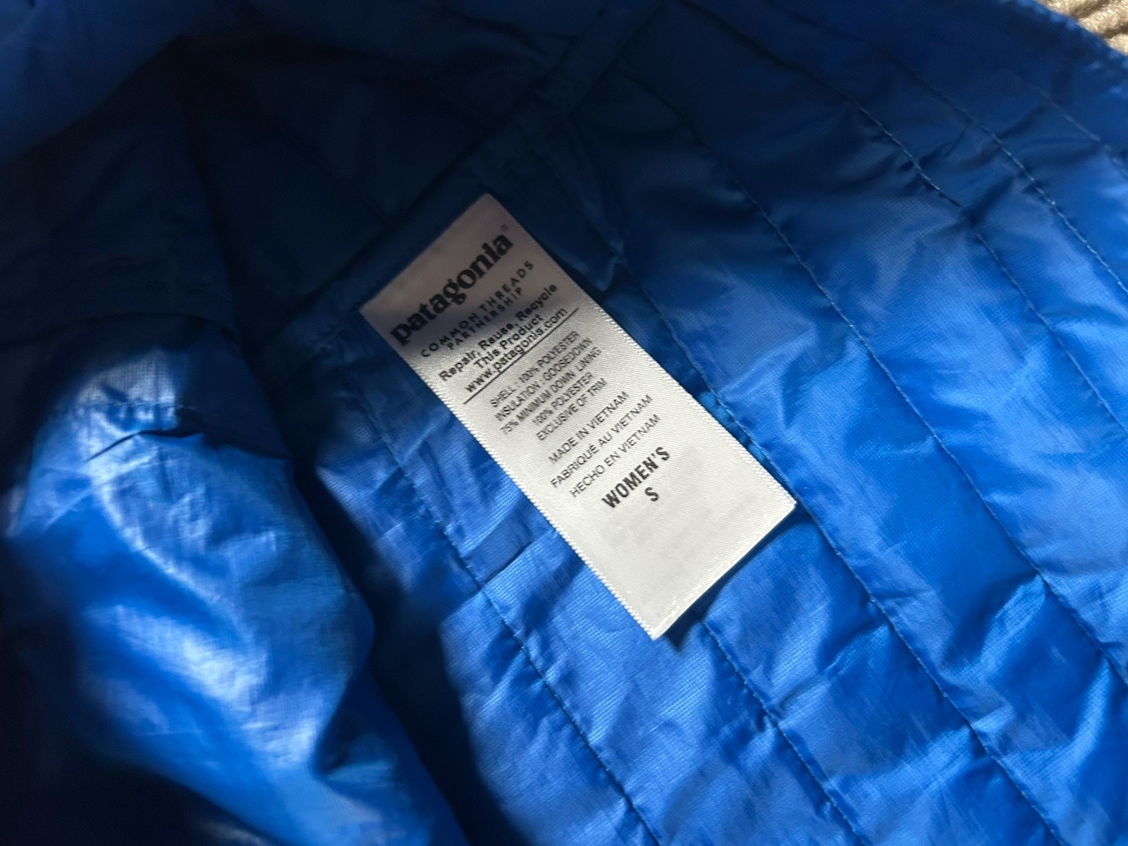 Patagonia Women’s Down Shirt Size Small Blue Outdoors Hiking Gorpcore thumbnail 8