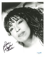 Roberta Flack "Killing Me Softly with His Song" AUTOGRAPH Signed 8x10 Photo ACOA Roberta Flack "Killing Me Softly with His Song" AUTOGRAPH Signed 8x10 Photo ACOA