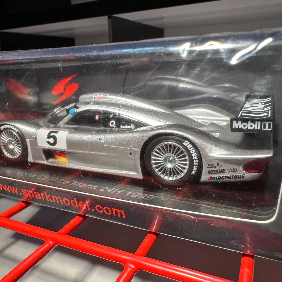 Spark 1/43 Mercedes CLR 1999 Le Mans Minicar #5 - Image 3 of 4