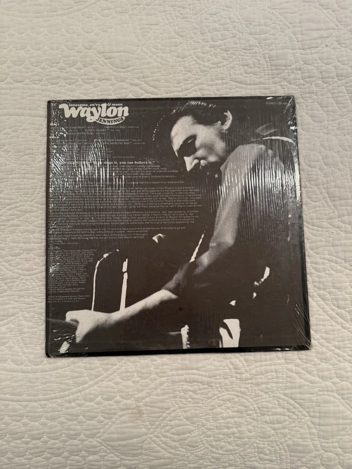 Waylon Jennings Vinyl Record Lonesome, On'ry & Mean LP by 1976 RCA Victor - Image 2 of 4