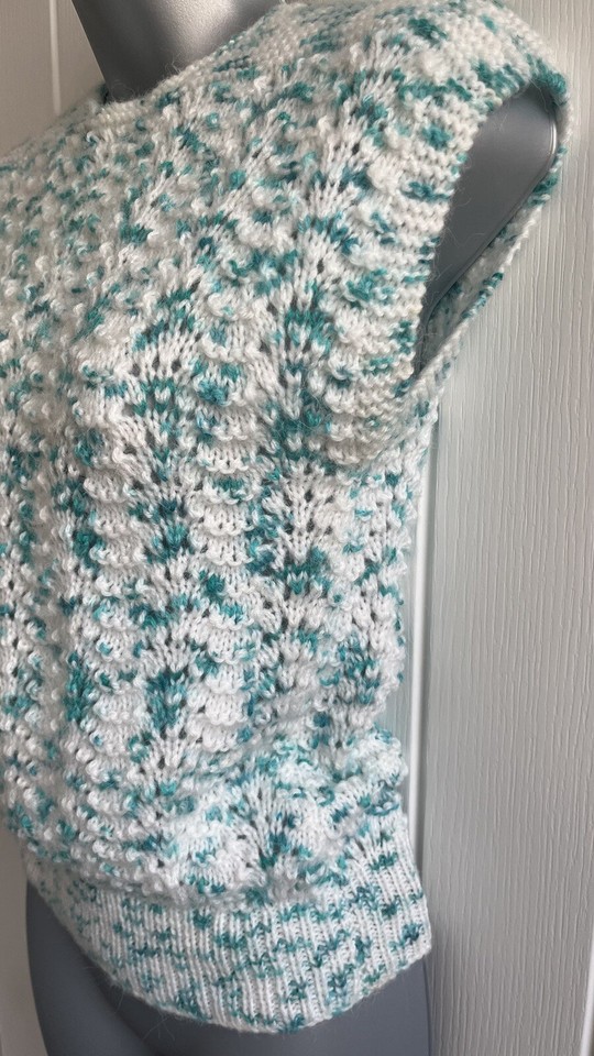Ladies White & Green Hand knit Sleeveless Jumper Top Size XS 32” Bust