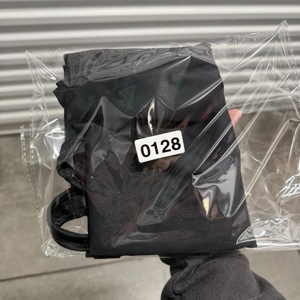 Regata Champion Activewear feminina pequena preta racerback alça larga gola redonda - Imagem 4 de 4