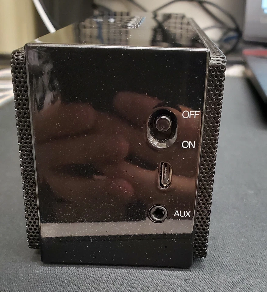 🔥AmazonBasics Wireless Bluetooth Dual 3W Speaker Built-in Microphone -Black - Image 3 of 4