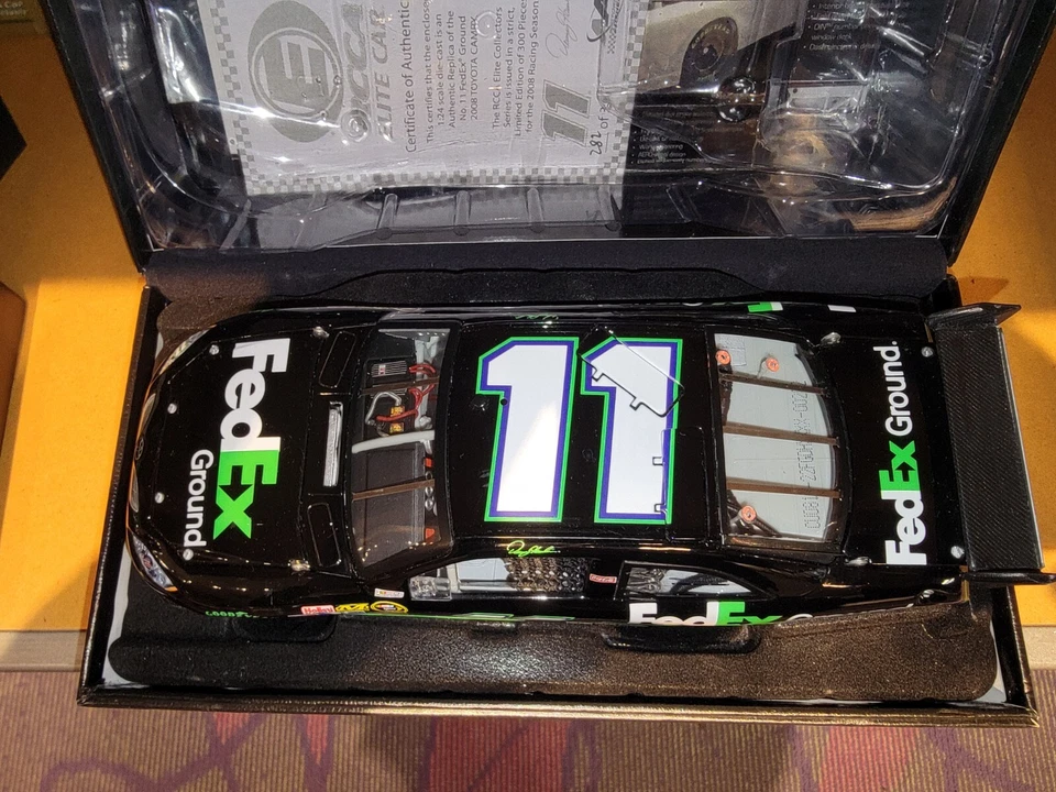 Denny Hamlin #11 FedEx Freight 2008 - Toyota Camry Elite escala 1:24 #282/300 Foto 3 de 4
