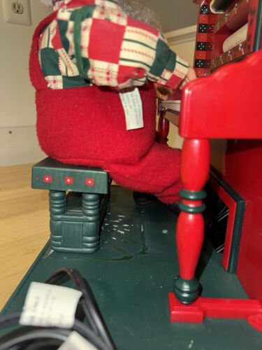 Sing along with Santa Holiday Creations Animated CassettePlayer 1993 Watch Video - Picture 10 of 14
