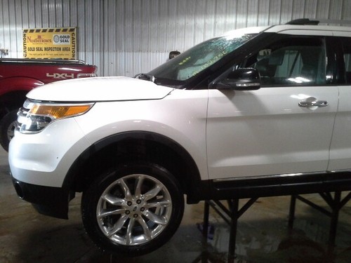 Used Front Center Interior Rear View Mirror fits: 2015 Ford Explorer w/o rain se - Picture 17 of 24