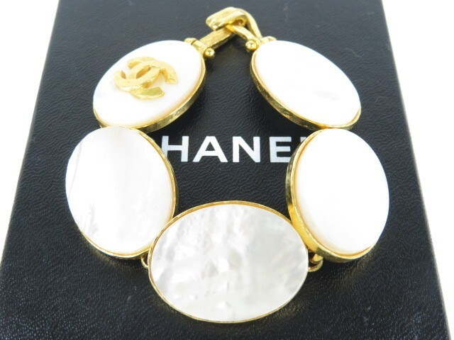 【クールなデザイン♪】CHANEL CCロゴ バングル Chanel CC Logo Bracelet Silver Color Black Stone 21.5cm