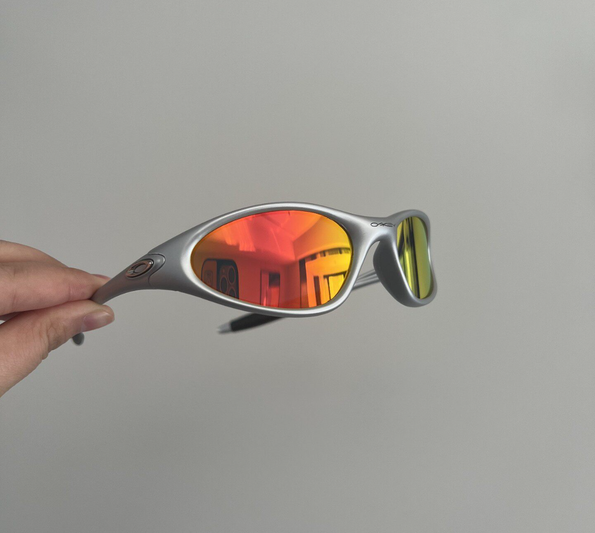 Vintage Oakley Minute Gen1 Lightweight Sunglasses Silver Frames