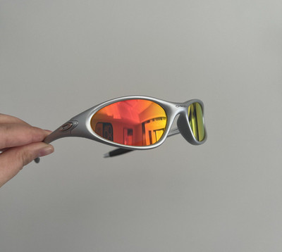 Vintage Oakley Minute Gen1 Lightweight Sunglasses Silver Frames