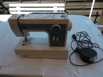 Super Funktion: NECCHI 559 Nähmaschine ohne jeglichen Mangel, tadellos