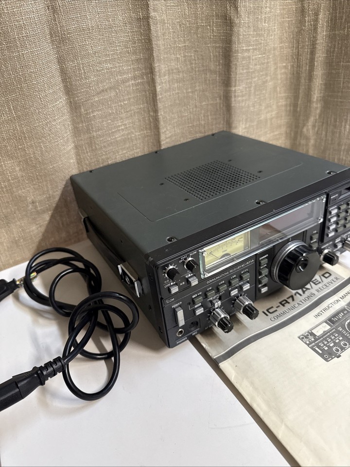 Icom IC-R71A Ham Radio Communications Receiver (NOT FULLY TESTED) | eBay