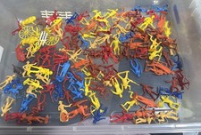 LOT 120 Vintage WESTERN Plastic Figures Cowboys Indians horses Marx more