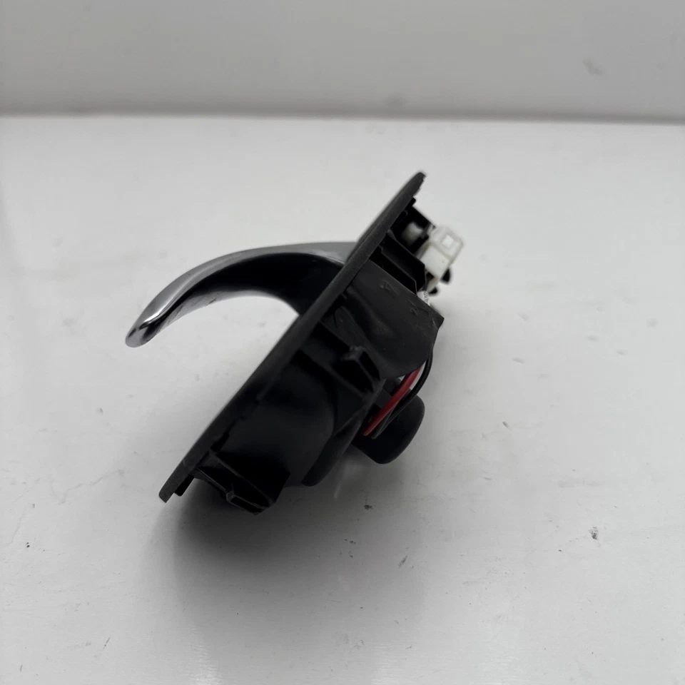 2015-2022 CHRYSLER 300 REAR LEFT SIDE INTERIOR DOOR PANEL HANDLE BEZEL TRIM OEM Foto 4 de 4