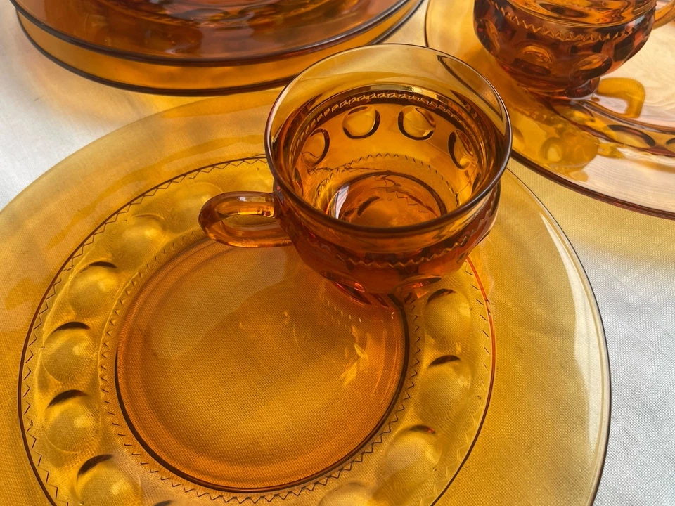 Plato y taza de almuerzo Indiana Glass Kings Crown ámbar con huella digital ~ Juego de 4 de colección Foto 4 de 4