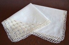 VINTAGE HANKY 1930s OFF WHITE FINE COTTON W/ HAND CROCHET EDGING  CORNER NEW
