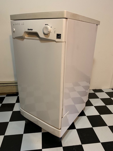 Danby Ddw1801mwp 8 Place Setting Stand Alone Dishwasher White