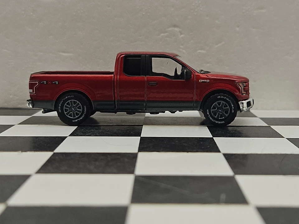 1:64 2015 XLT Ford F150 4WD truck Pickup Farm DCP ertl 4x4 Hard To Find Red Gray - Image 4 of 4