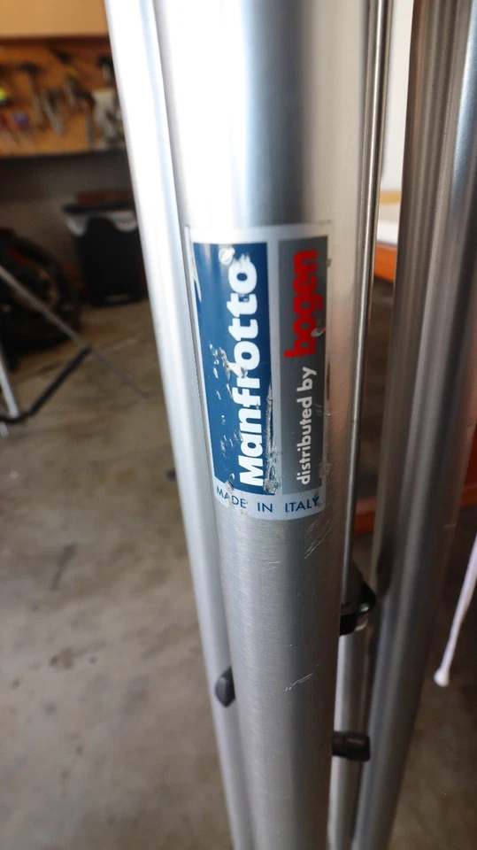 Trípode Manfrotto 3051 más cabezal fotográfico estático Foto 3 de 4