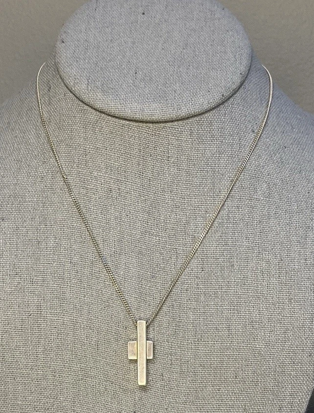 Collana con ciondolo croce Gucci in argento sterling (16 pollici)