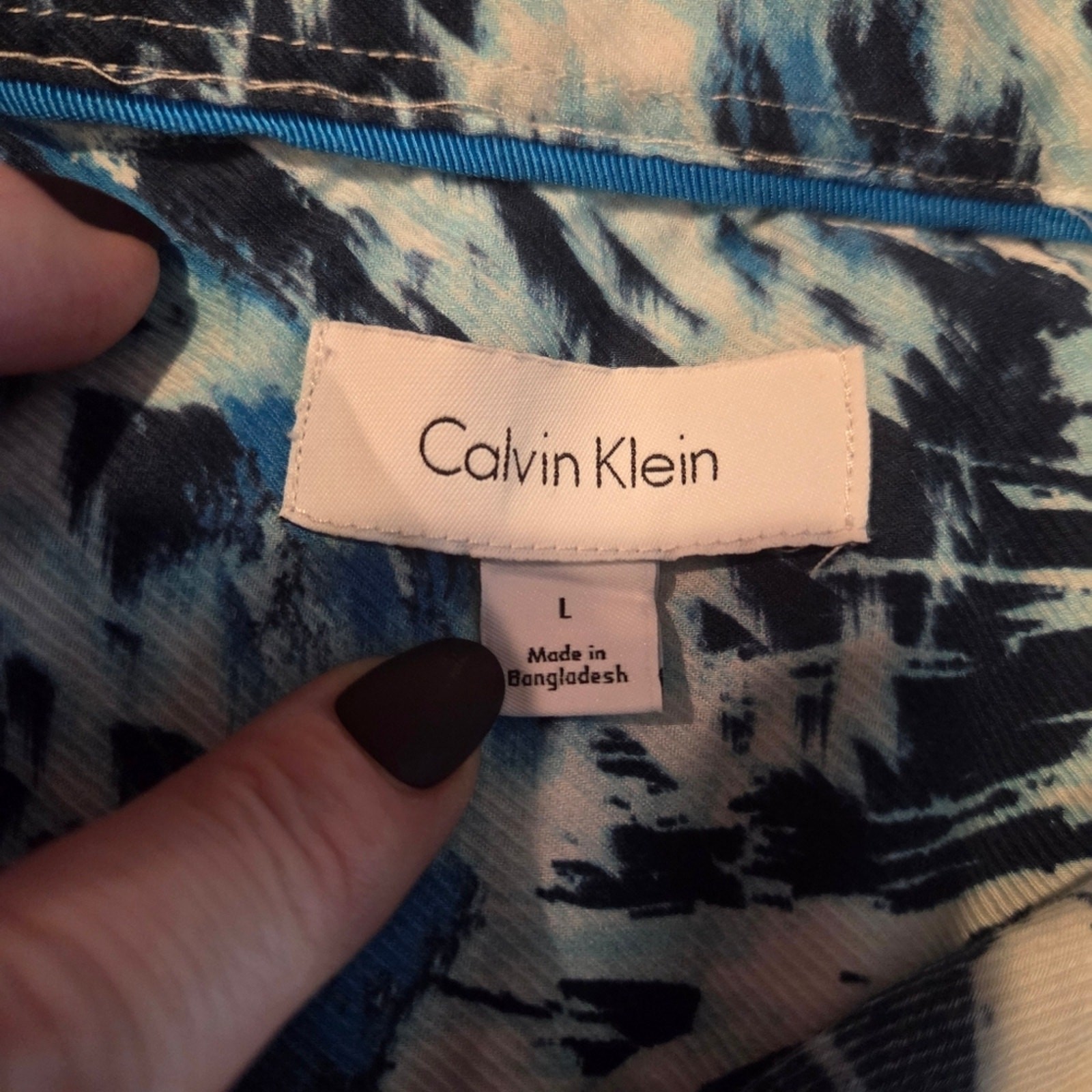 Calvin Klein LARGE Abstract Pattern Short Sleeve … - image 4