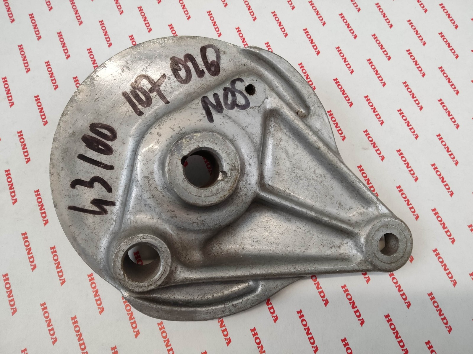 Flasque de frein AR pour réparer le tambour usé de Honda CB125S et CL100