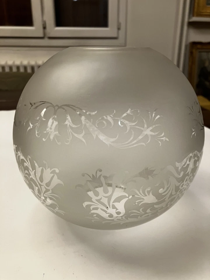 Ancien globe en verre poli et gravé pour lampe à pétrole - Photo 2/4