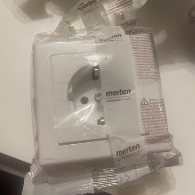 MERTEN MEG2301-1425 Steckdose SCHUKO aktivweiß glänzend