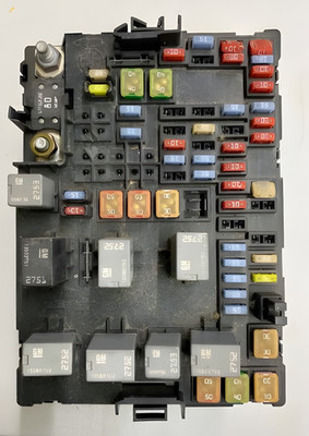 2007-2009 Chevy Equinox Engine Fuse Box Assembly OEM