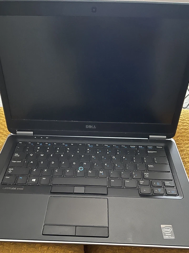 Laptop Dell Latitude E7440 Intel i5-4310U @2,0 GHz 4 GB de RAM sin disco duro Foto 2 de 4