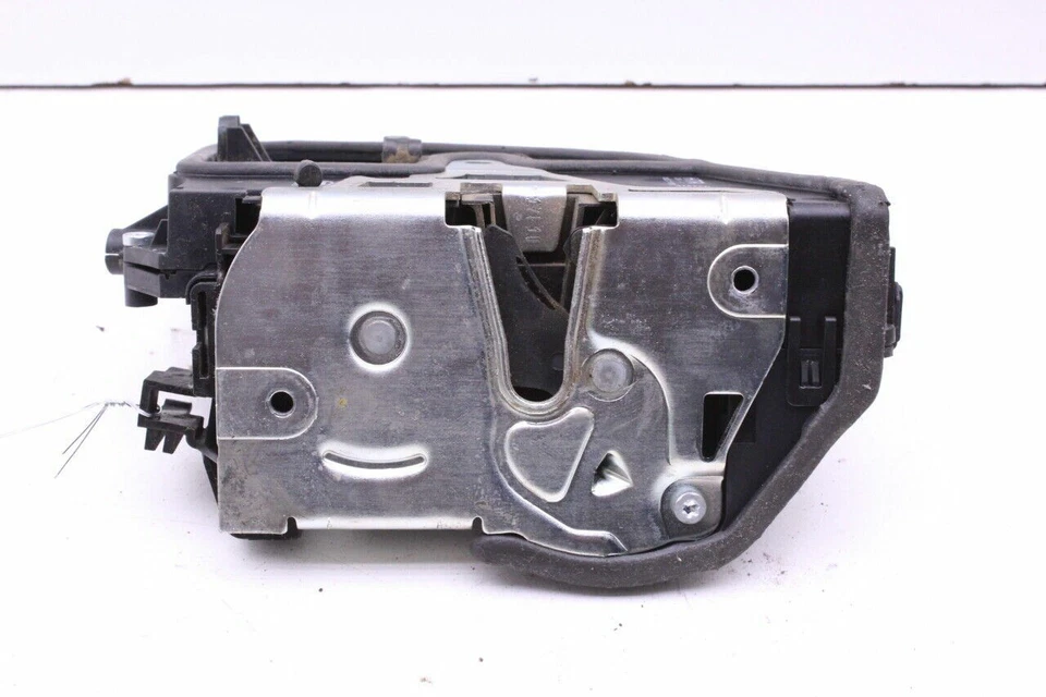Cerradura de pestillo de puerta trasera derecha BMW 328i 335i 2009-2011 OEM usada Foto 3 de 4