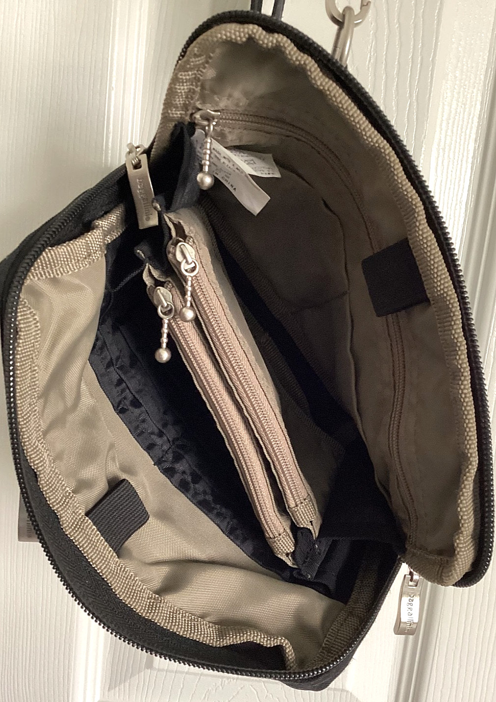 Baggallini Essential Black Convertable Crossbody … - image 8