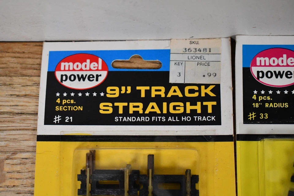 4 NEW Model Power HO Scale 9" Straight Track + 30° Crossing & Rail Joiners - Image 2 of 4