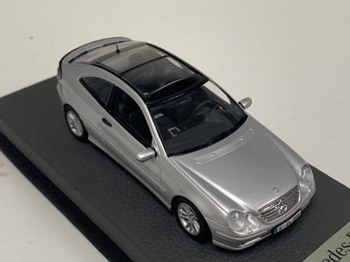 1/43 Minichamps Mercedes C class W203 2000 to 2007 Silver Leather base A1068 - Picture 7 of 9