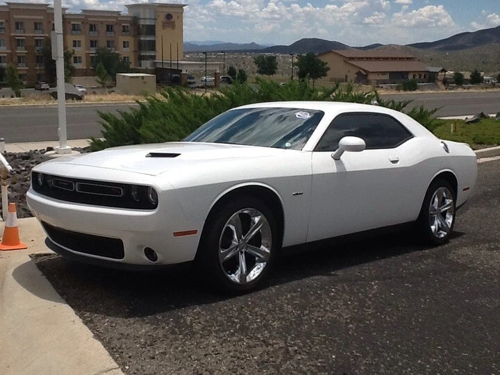 UNA SOLA CUBIERTA DE RUEDA CROMADA DE 20" PARA DODGE CHALLENGE/CARGADOR R/T 2015-2019 Foto 3 de 4