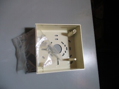 System Sensor SMB500-US Surface Mount Electrical Box, 1/2' X 3/4. knock out