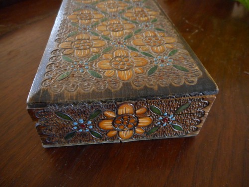 Folk Art Antique Wood Trinket Box Wood Carved Colored Primitive Flowers apx 7" l - Picture 5 of 11