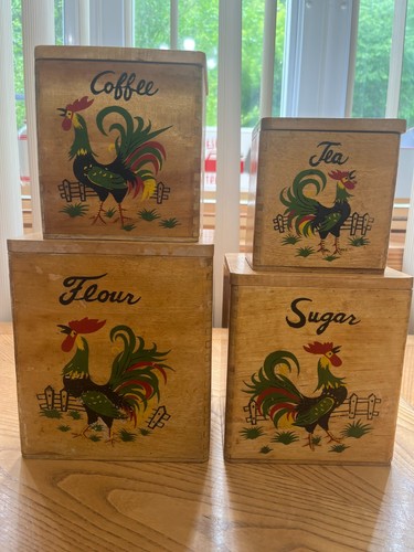 JUEGO DE BIDONES DE MADERA VINTAGE CON GALLOS MCM HARINA AZÚCAR TÉ CAFÉ - Imagen 5 de 10