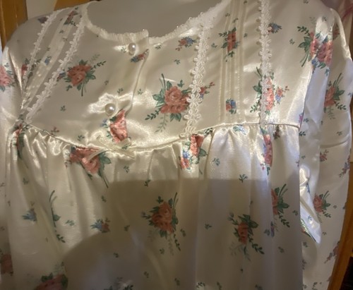 Womens Size 12-14 Nightie Floral Satin Look~Lace Frill~Pearl Button Detail~NEW - Picture 5 of 15