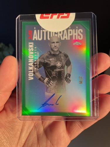 Alexander Volkanovski [Green Refractor] #OLA-AV 2025 Topps Chrome UFC Octagon Legends Autograph card