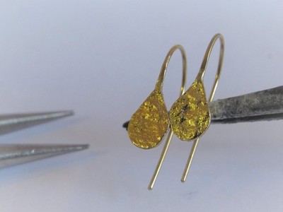 Handgefertigte kleine Ohrhänger 14K Gelbgold - minimalistische französische Haken