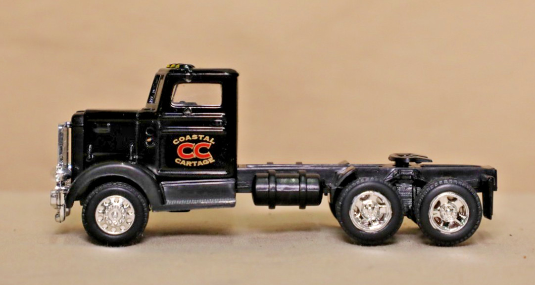 ERTL American Classic Series #4257, 1948 Peterbilt w/Flatbed Trailer HO scale