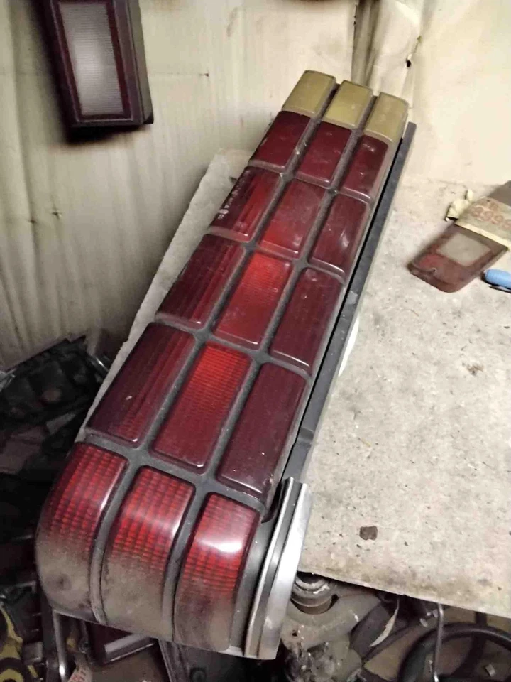 86 87 88 DODGE 600 Tail Light Assembly Right - Image 2 of 3