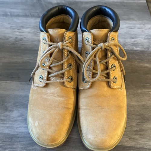 Women’s Timberland Hiking Boots Size 5.5 EUC