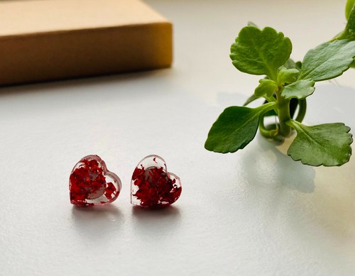 Red Heart Stud Earrings Red & Clear Acrylic Valentines Present Gift Boxed NEW - Picture 7 of 7
