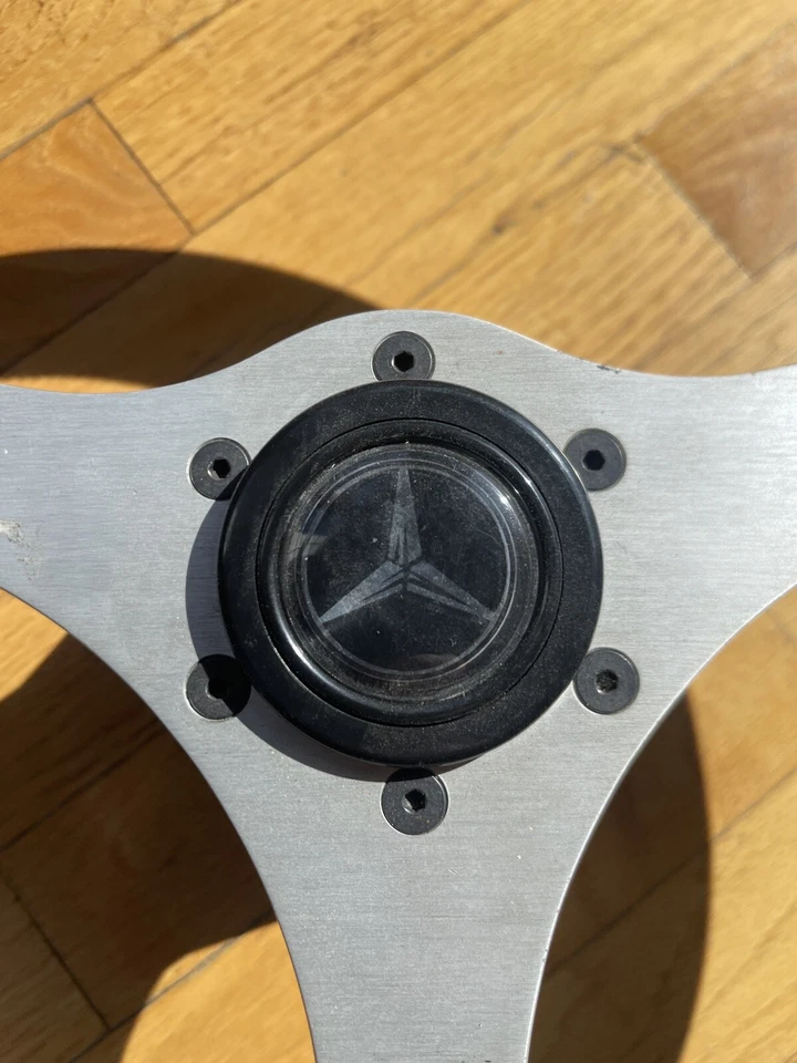 Momo Jackie Stewart 350 mm con botón y buje de bocina Mercedes Foto 2 de 4