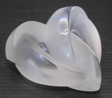 -SUJET COEURS ENTRELACES LALIQUE France CRISTAL Satiné PRESSE PAPIER VITRINE   D