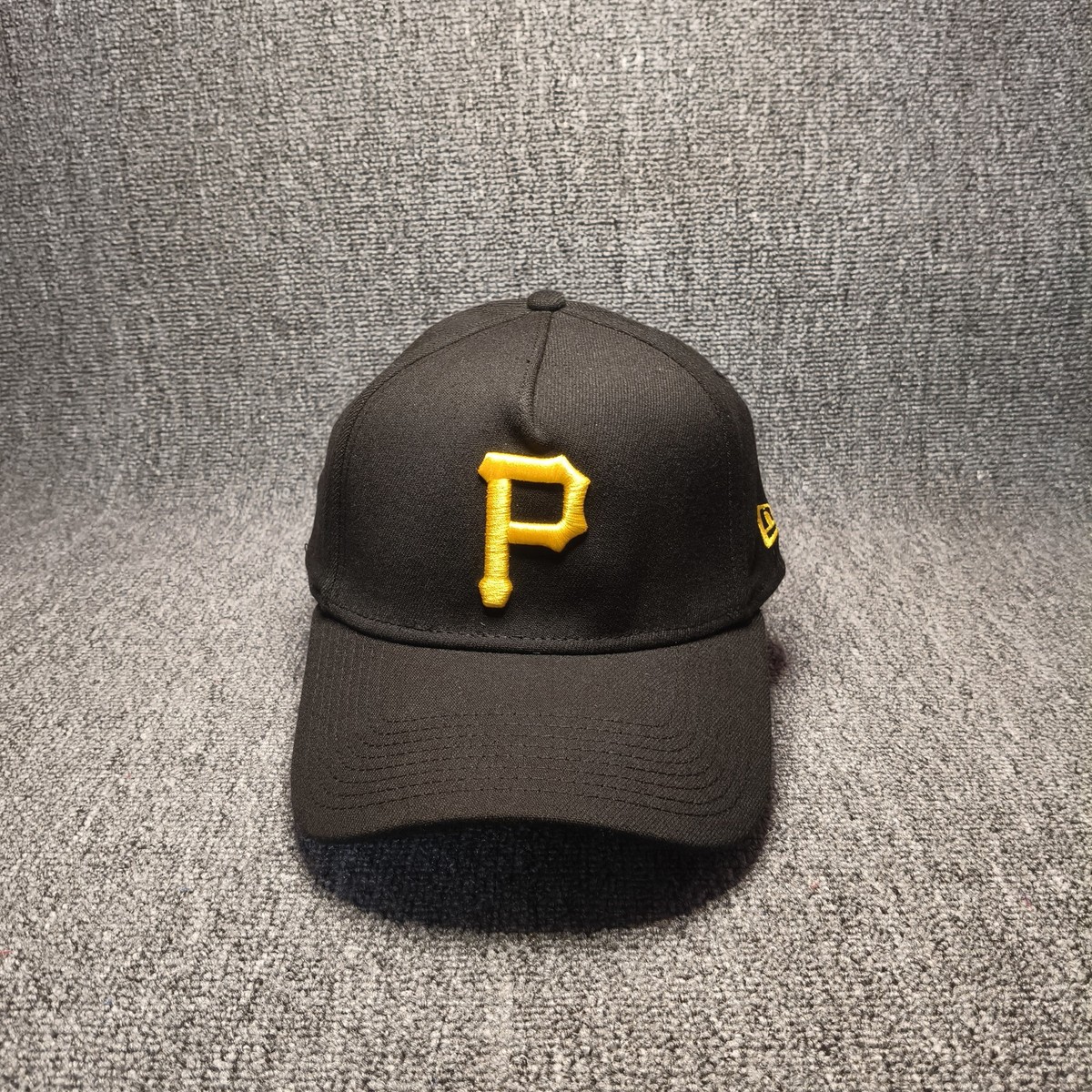 New Era Pittsburgh Pirates MLB Black Curved Brim Cap Gold P Logo