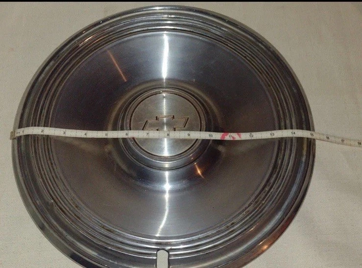 Tapacubos tapacubos vintage 1973-1974 Chevrolet Impala 15" Foto 3 de 3