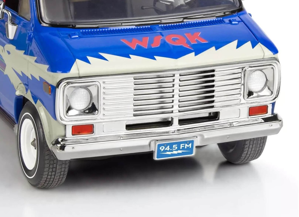 Revell Stranger Things 1977 GMC Van WSQK Squawk Van 1/24 Scale